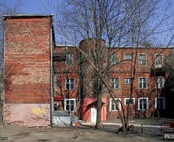 Посвящается кирпичному зданию в Журавлевом переулке
